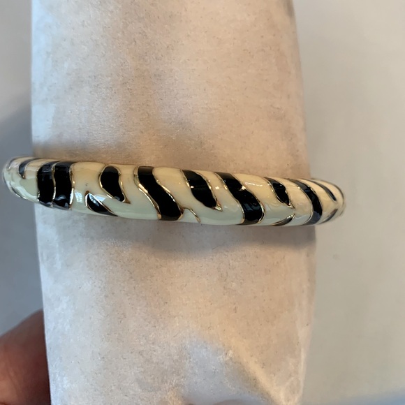 Kenneth J. Lane Enamel Hinged Bangle Bracelet Zebra Print - Picture 6 of 8